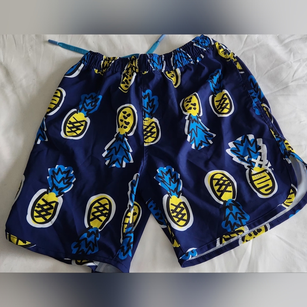 EUC TWL swim/casual unlined trunks pineapples men's SMALL